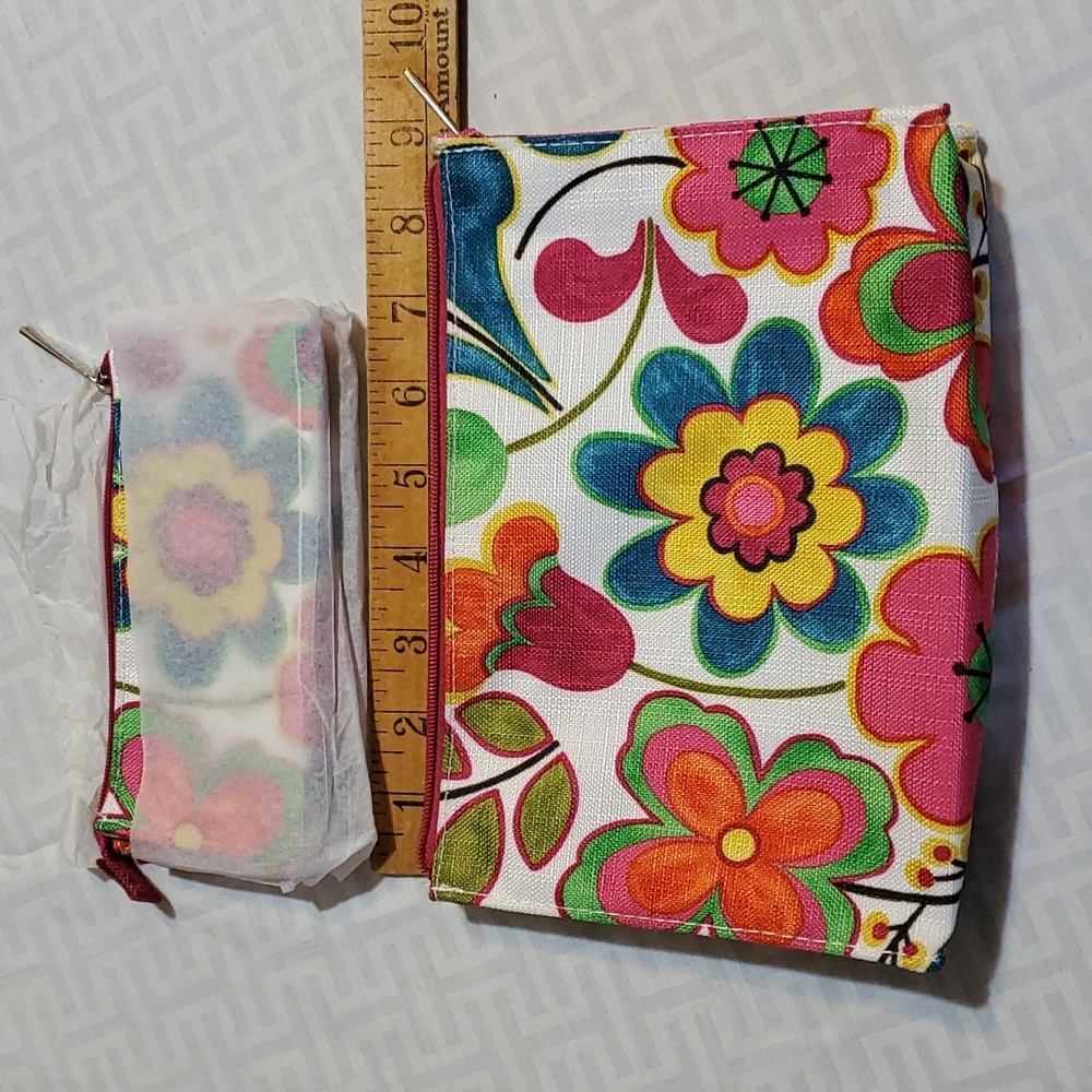 NWOT Clinique Flower Fabric Make-Up Bags